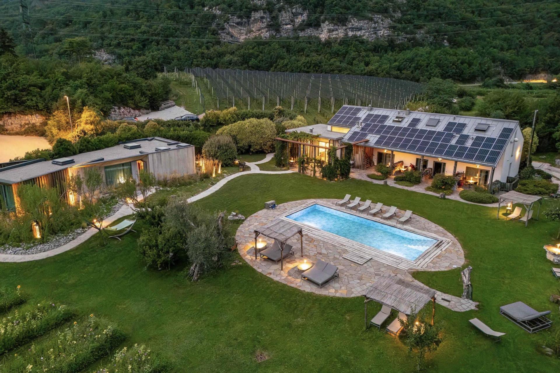 Biologische appel-agriturismo in de merenvallei van Trentino