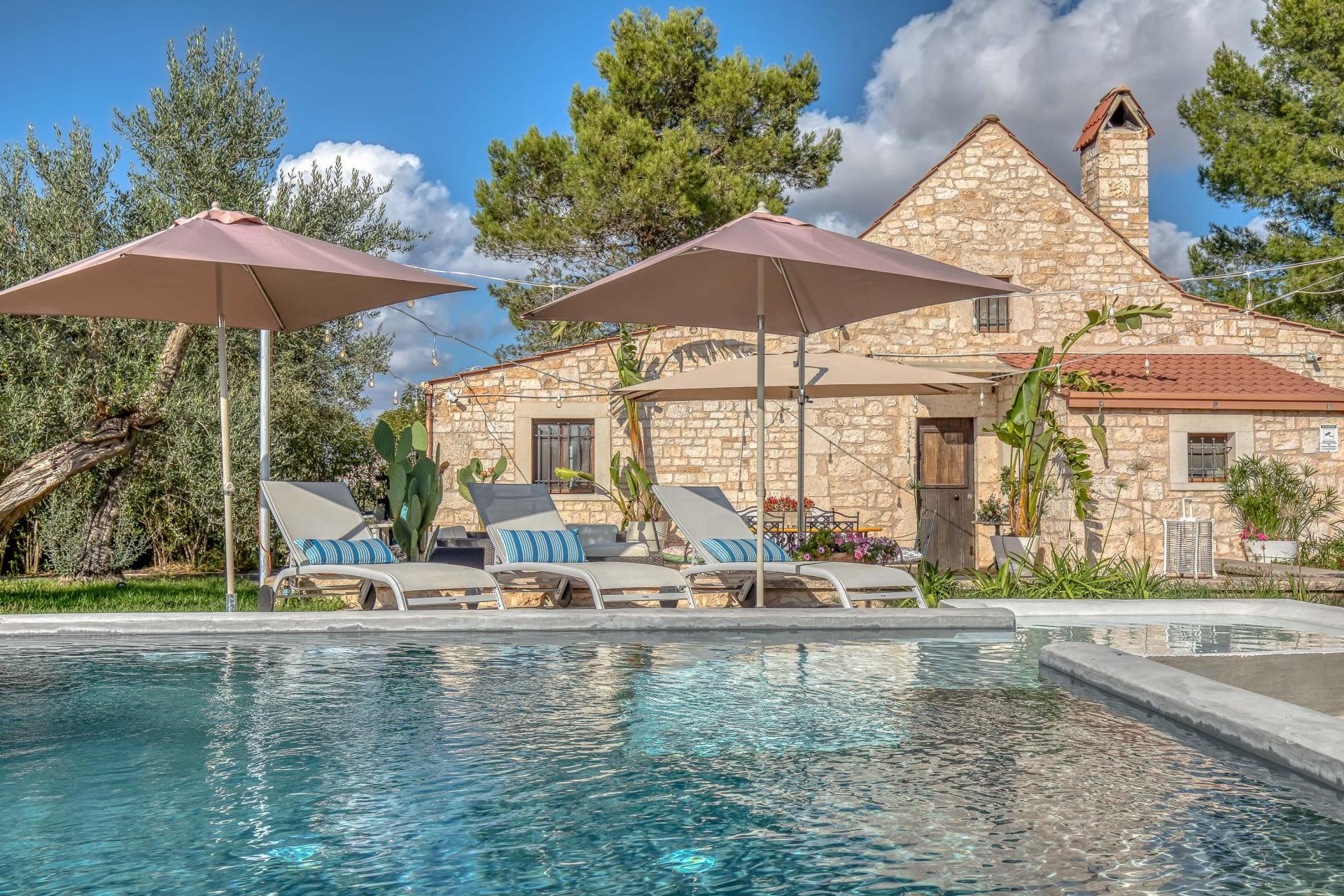 Authentiek trulli resort met zwembad in Puglia