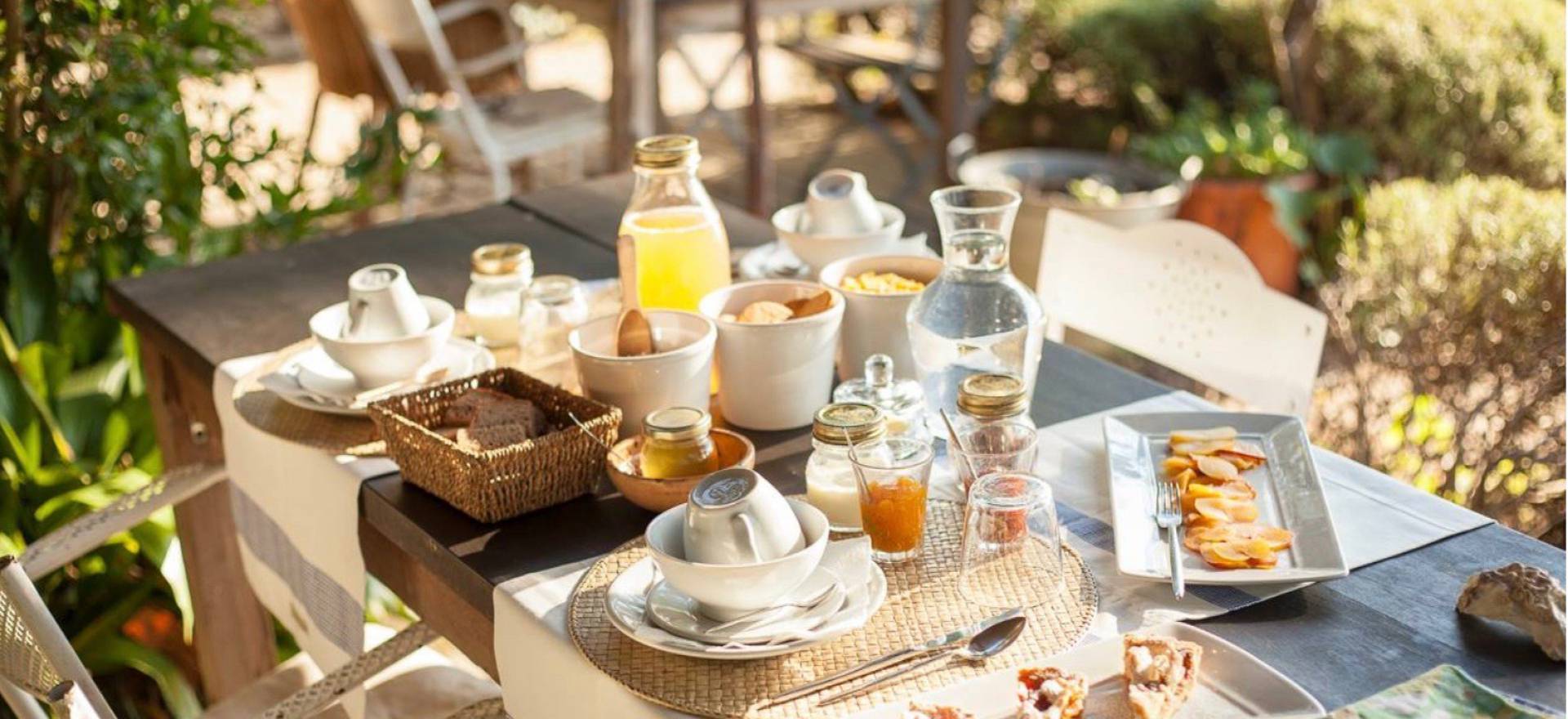 Agriturismo Sicily Agriturismo among citrus trees in Sicily