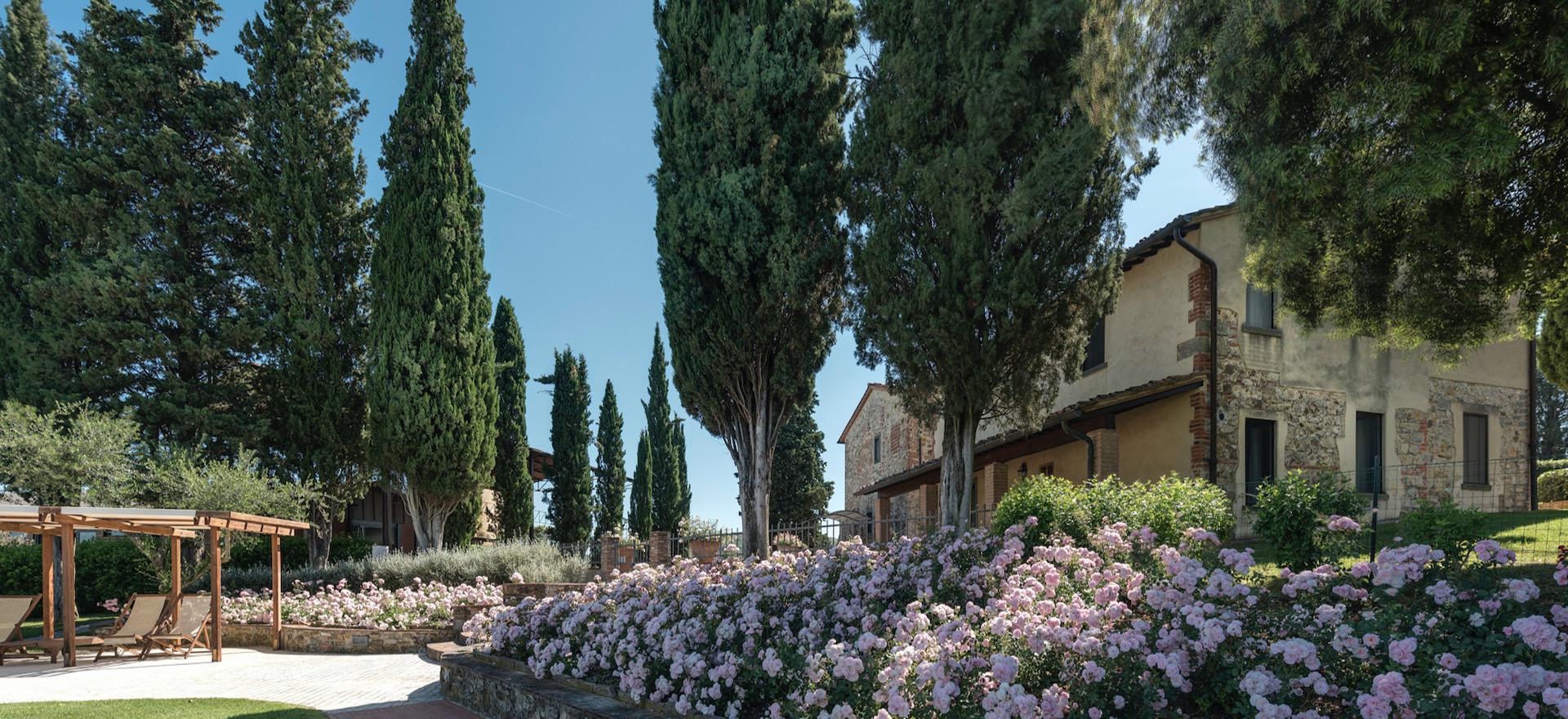 Agriturismo in Tuscany with restaurant and panoramic wine bar