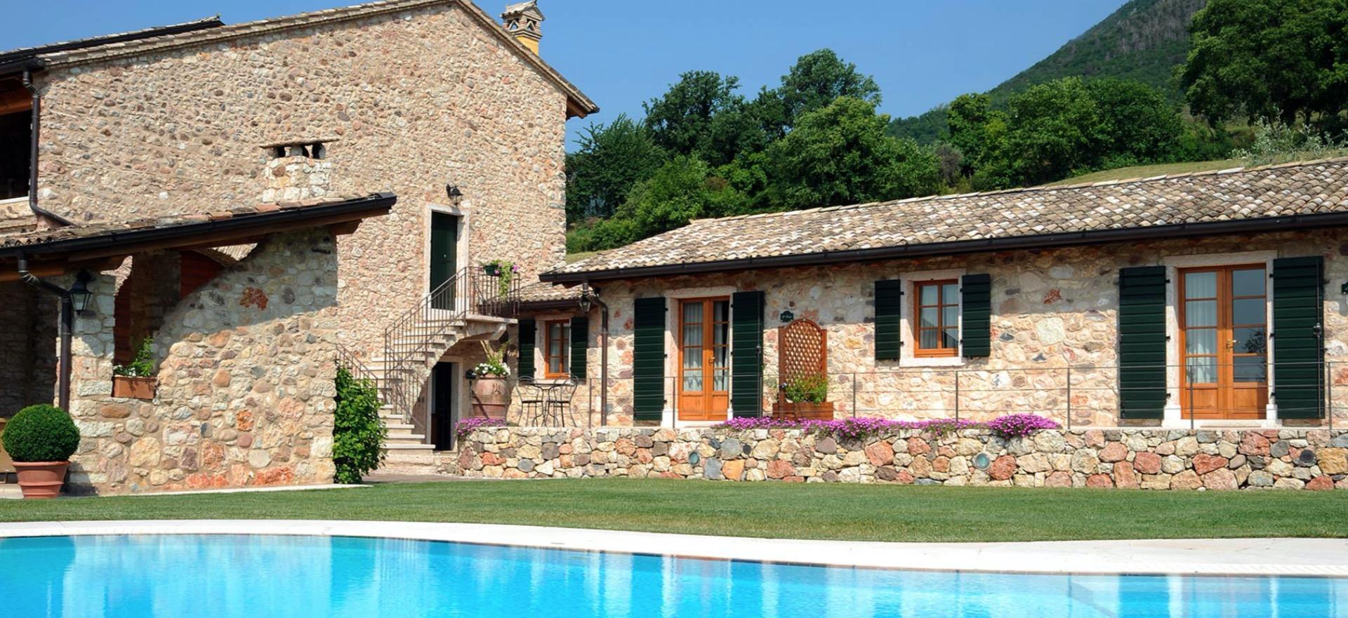 Agriturismo Lake Como and Lake Garda Agriturismo Lake Garda, lovely apartments with terrace