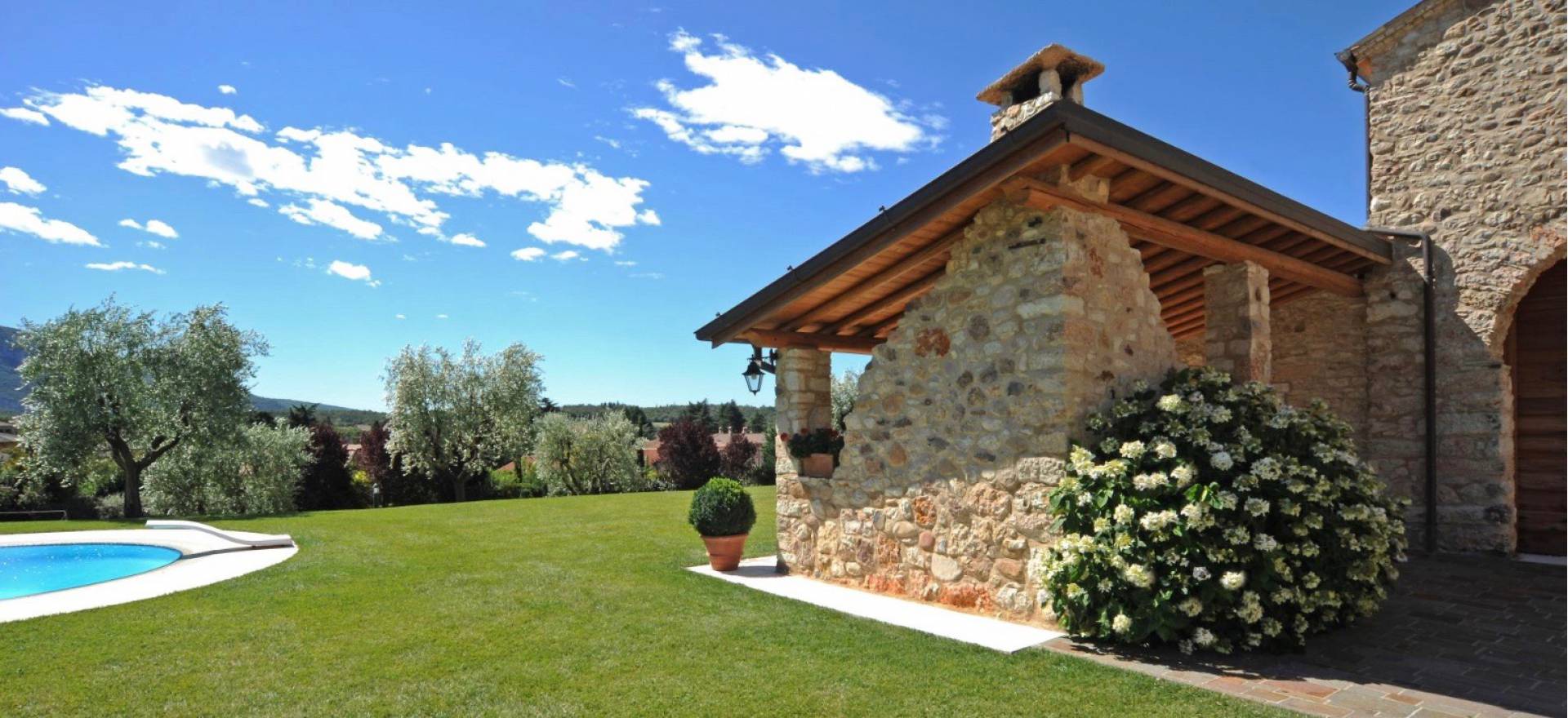 Agriturismo Lake Como and Lake Garda Agriturismo Lake Garda, lovely apartments with terrace