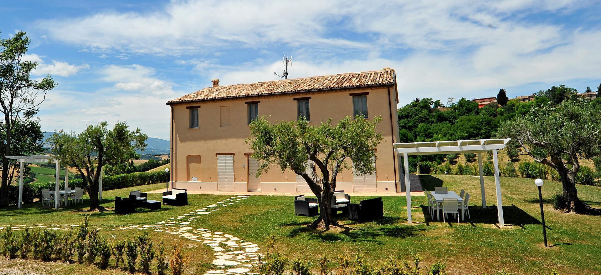 Agriturismo Marche Agriturismo Marche 20 minutes from the beach