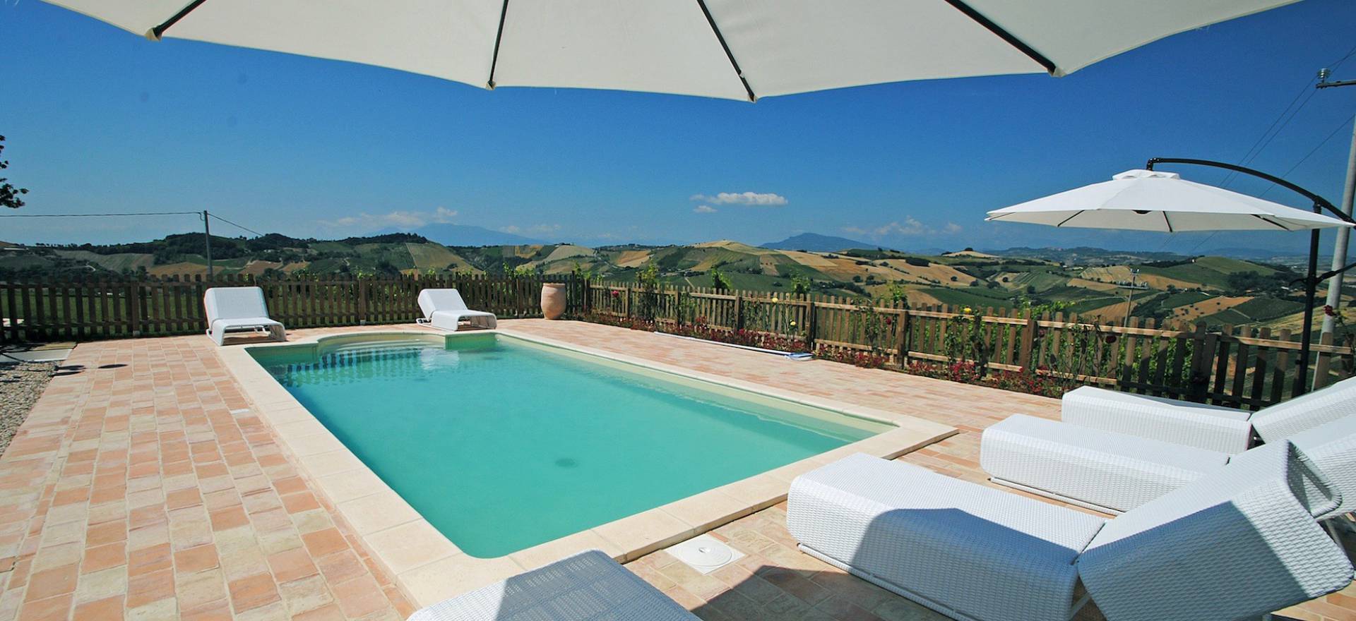 Agriturismo Marche Agriturismo Marche with restaurant and views