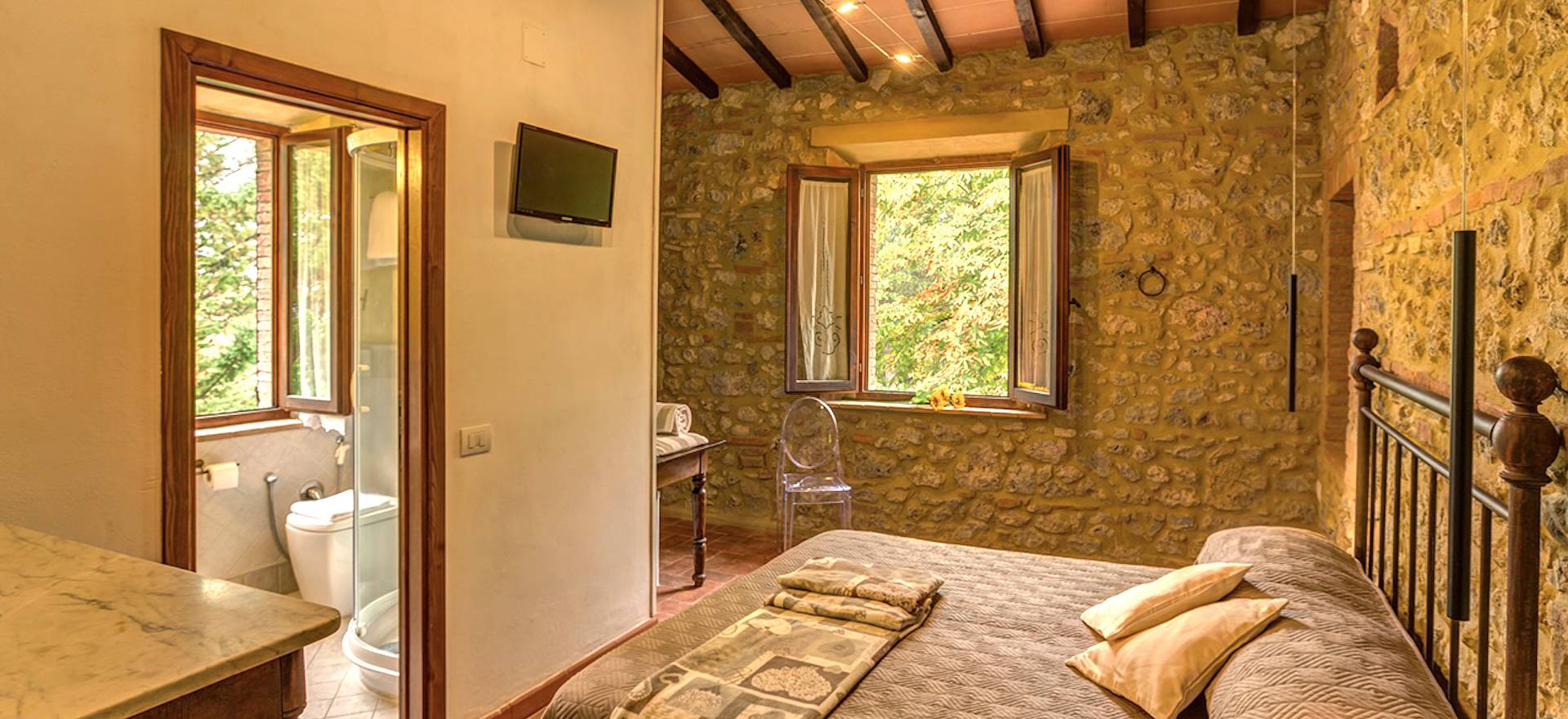 Agriturismo Tuscany Agriturismo with restaurant near San Gimignano, Tuscany