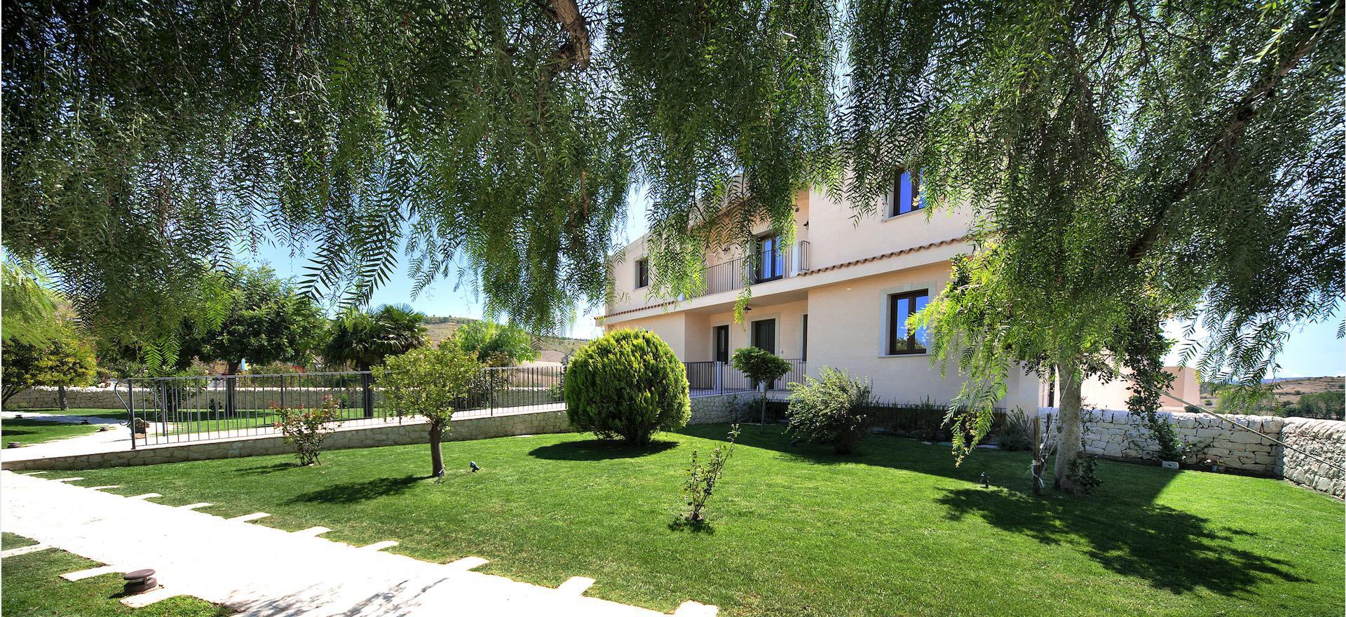 Agriturismo Sicily Child friendly agriturismo Sicily with beautiful pool