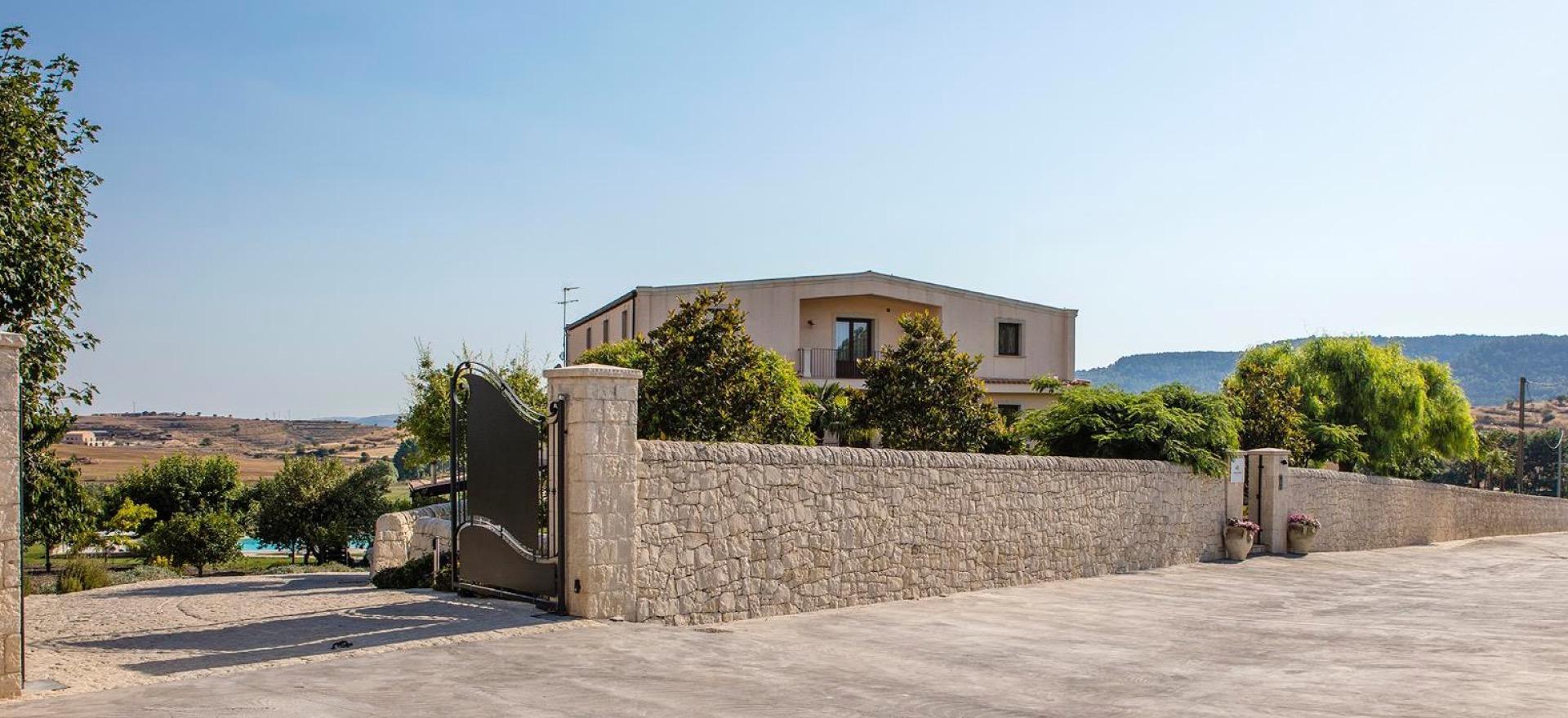 Agriturismo Sicily Child friendly agriturismo Sicily with beautiful pool