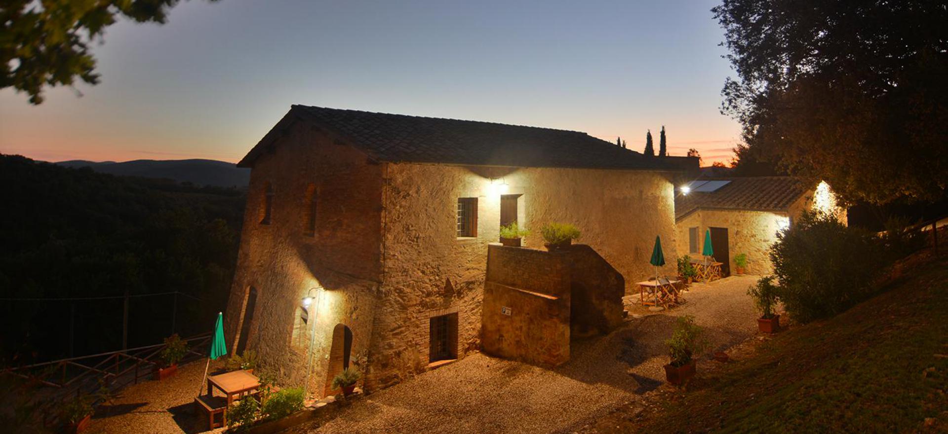 Agriturismo Tuscany Comfortable agriturismo in the unspoilt hills of Siena