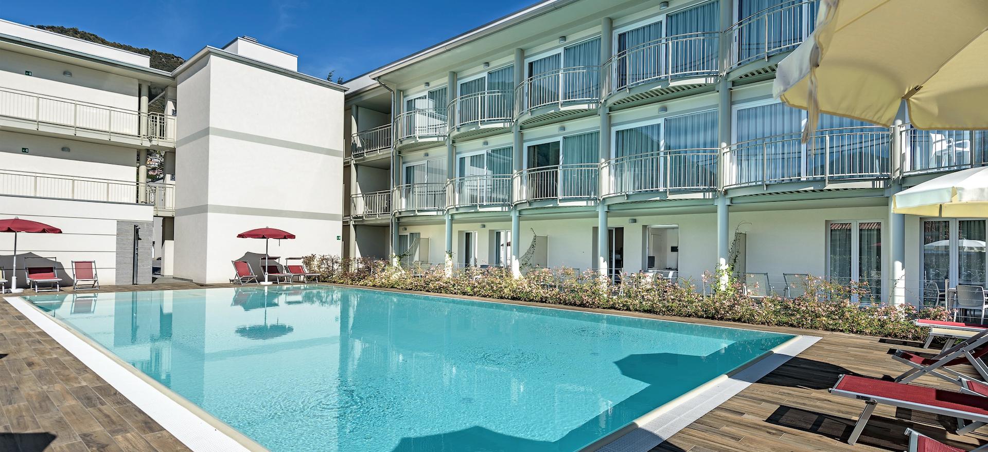 Agriturismo Lake Como and Lake Garda Hotel near the pebble beaches of Lake Como