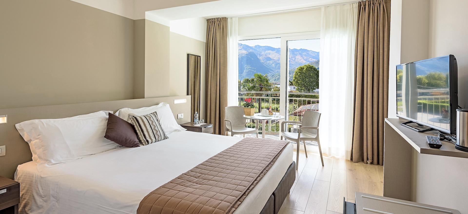 Agriturismo Lake Como and Lake Garda Hotel near the pebble beaches of Lake Como