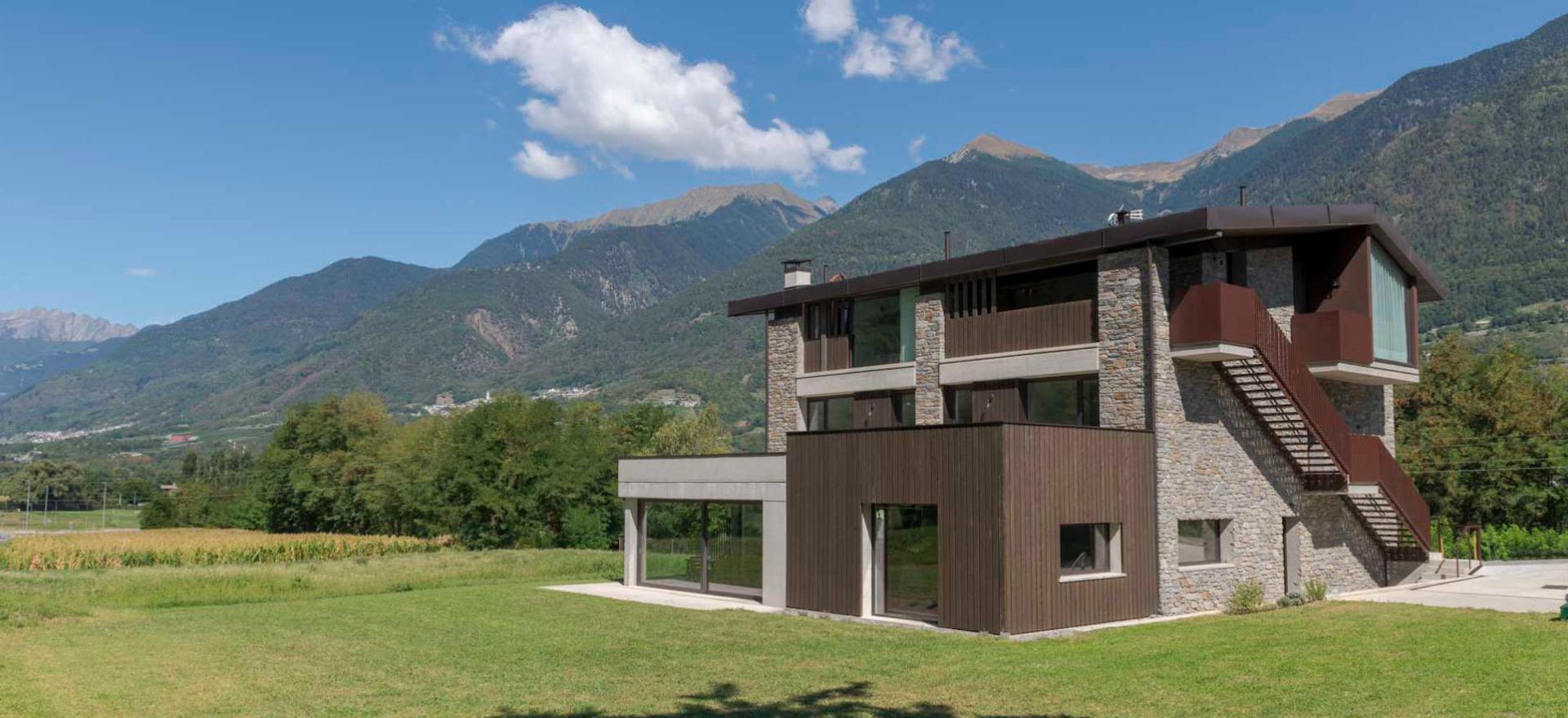 Agriturismo Lake Como and Lake Garda Ideally located agriturismo between the Alps and Lake Como