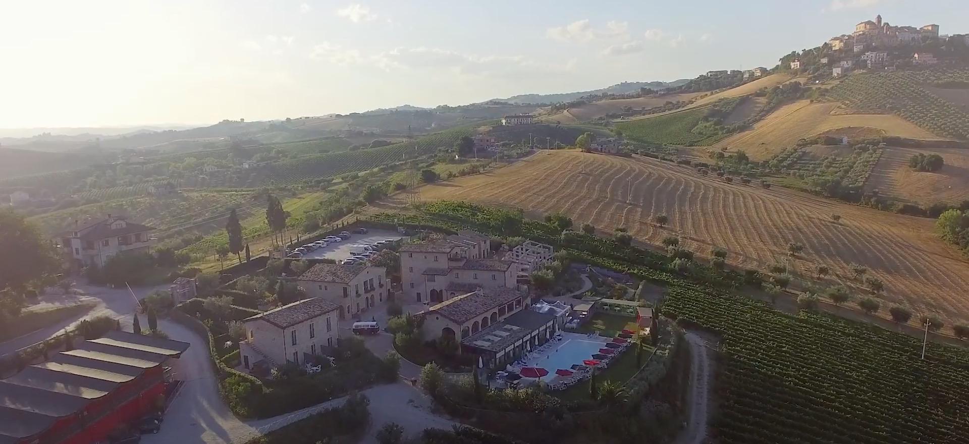 Agriturismo Marche Romantic agriturismo in le Marche with restaurant