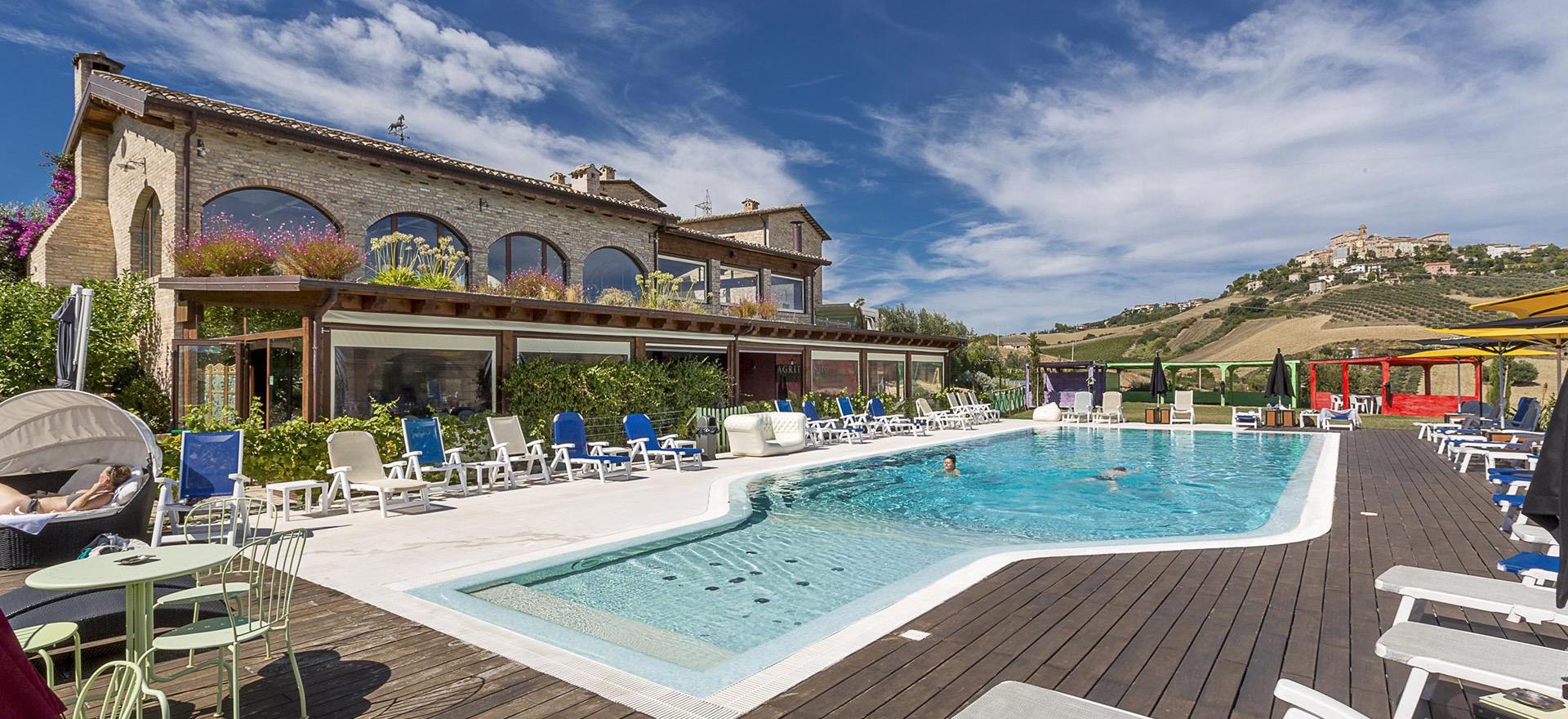 Agriturismo Marche Romantic agriturismo in le Marche with restaurant