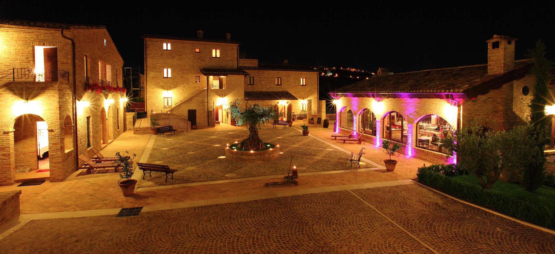 Agriturismo Marche Romantic agriturismo in le Marche with restaurant