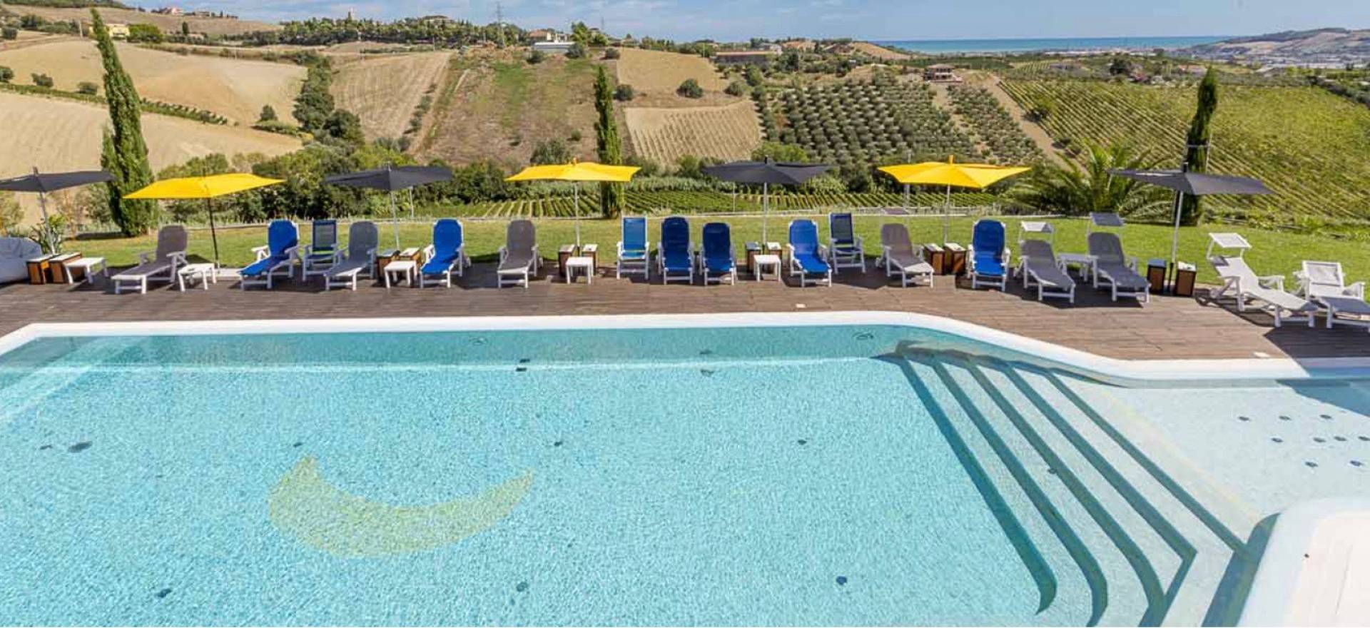 Agriturismo Marche Romantic agriturismo in le Marche with restaurant