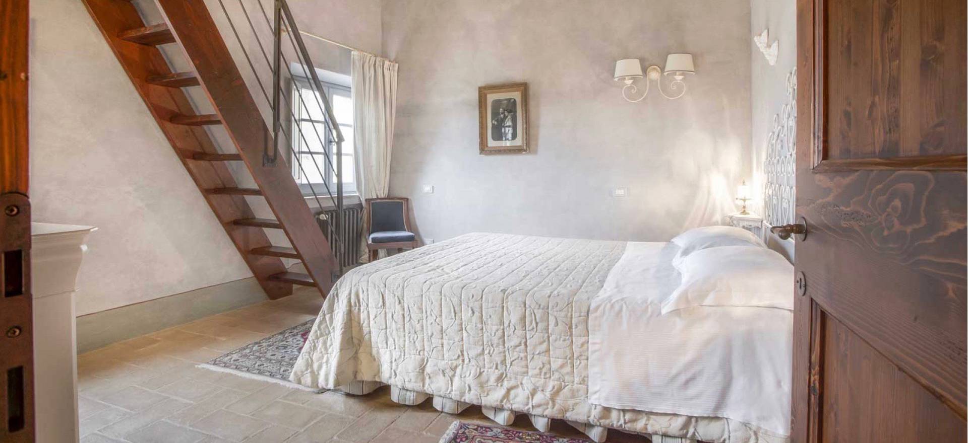 Agriturismo Tuscany Romantic agriturismo with views of San Gimignano