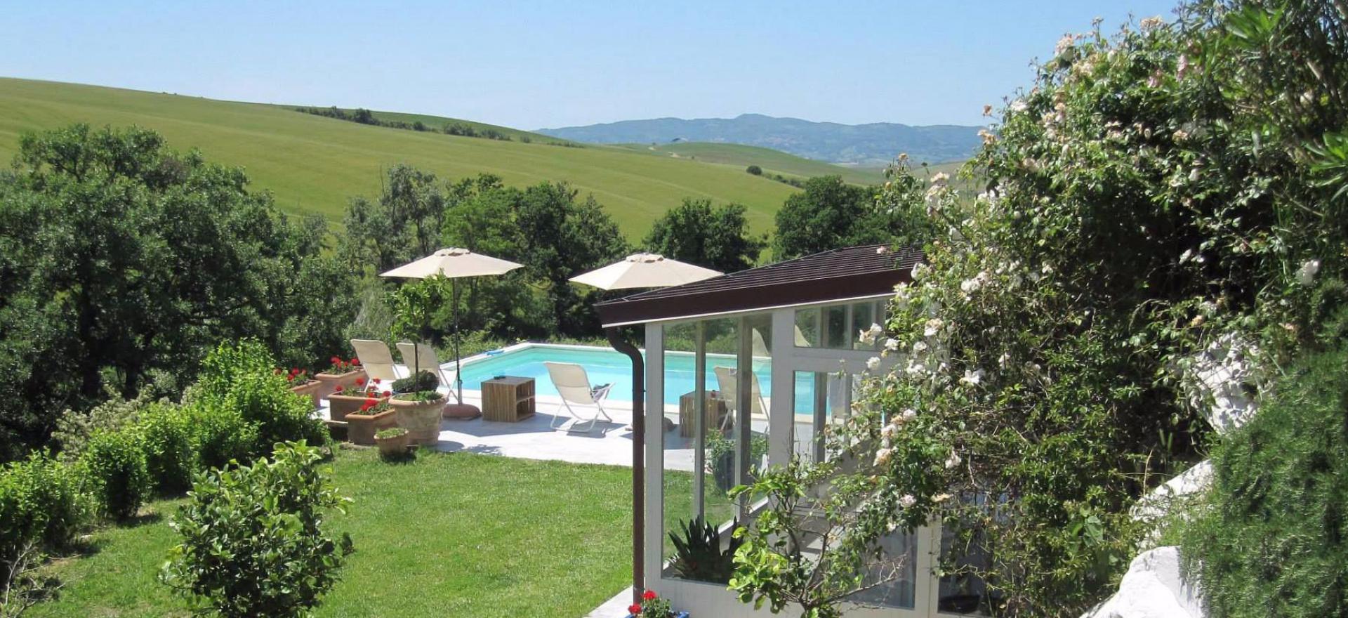 Agriturismo Tuscany Small organic holiday farm in the Tuscan hills